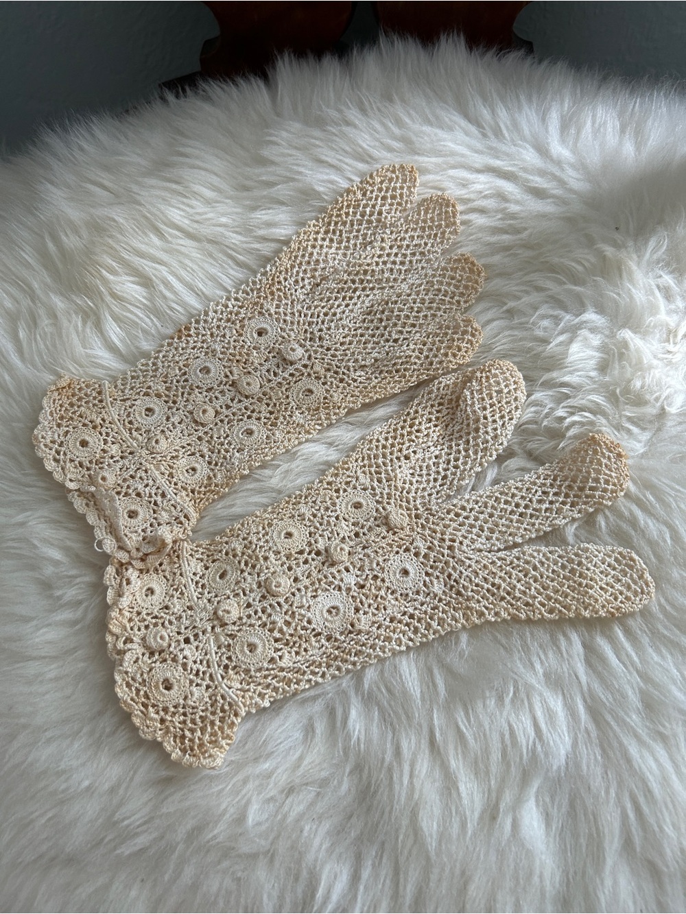 Vintage handmade Crochet Lace Ladies Gloves in Beige